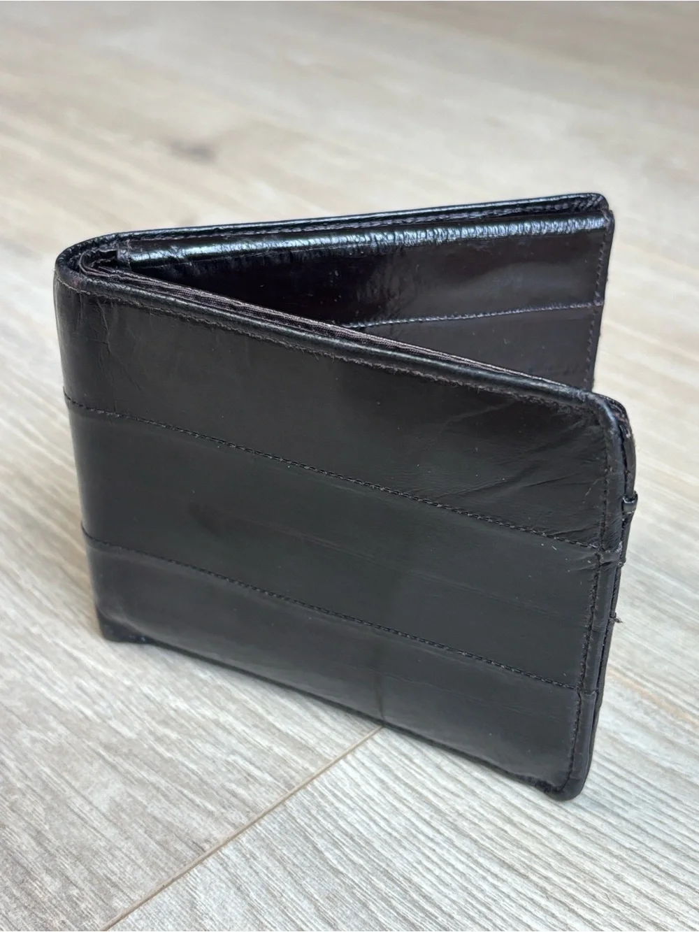 Vintage Men's Dark Brown Eel Leather Bi-Fold Wallet